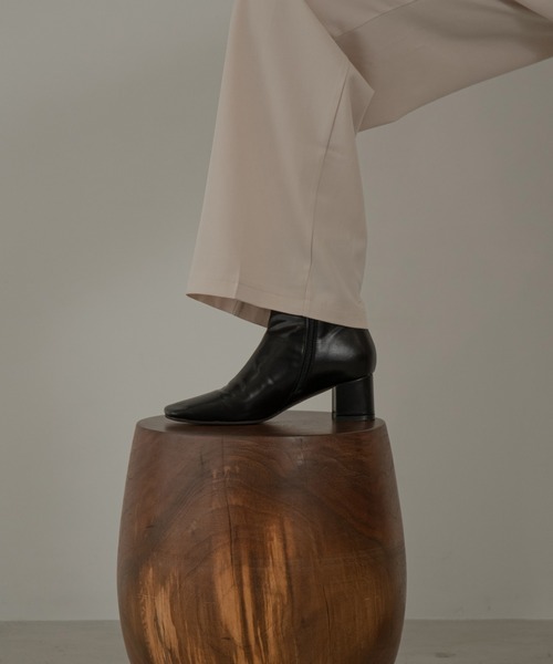 lawgy(ラウジー)の「soft square chunky heel boots(ブーツ・レディース・ブラック/ベージュ/ブラウン/アイボリー・S/M/L)」の3枚目の写真