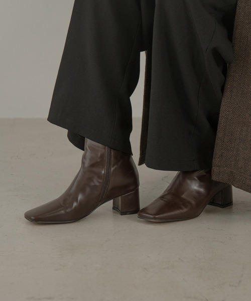 lawgy(ラウジー)の「soft square chunky heel boots(ブーツ・レディース・ブラック/ベージュ/ブラウン/アイボリー・S/M/L)」の12枚目の写真