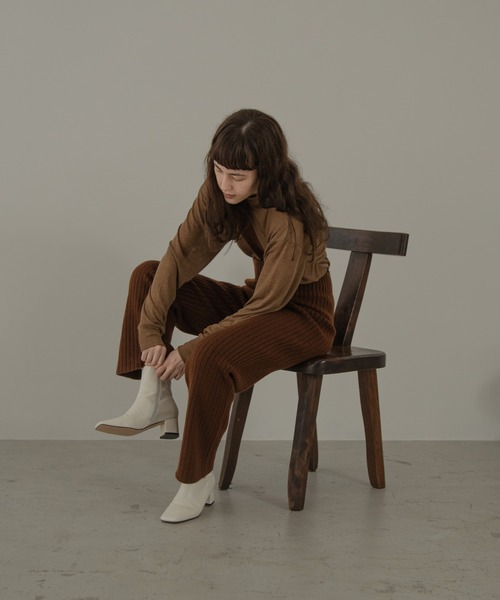 lawgy(ラウジー)の「soft square chunky heel boots(ブーツ・レディース・ブラック/ベージュ/ブラウン/アイボリー・S/M/L)」の7枚目の写真