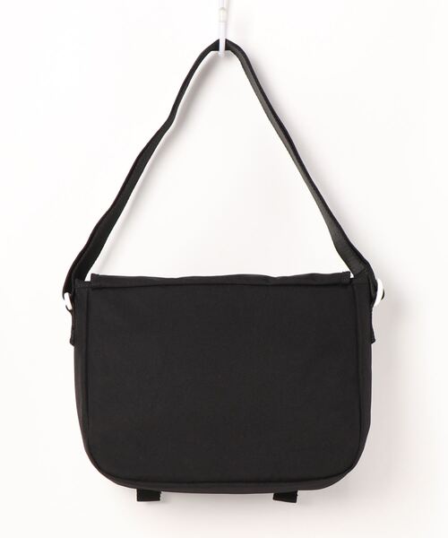 EASTPAK(イーストパック )の「【EASTPAK/イーストパック】メッセンジャーバッグ ”YOUNGSTER” ヤングスター(メッセンジャーバッグ・メンズ・ブラック/スミクロ・FREE)」の5枚目の写真