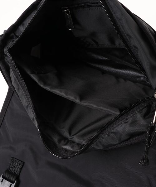 EASTPAK(イーストパック )の「【EASTPAK/イーストパック】メッセンジャーバッグ ”YOUNGSTER” ヤングスター(メッセンジャーバッグ・メンズ・ブラック/スミクロ・FREE)」の7枚目の写真