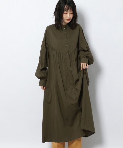 LAKOLE（ラコレ）の「シェブロンヨークギャザーワンピース / 219694（シャツワンピース・レディース・カーキ/オフホワイト/サンドグレー・SMALL/MEDIUM）」の3枚目の写真