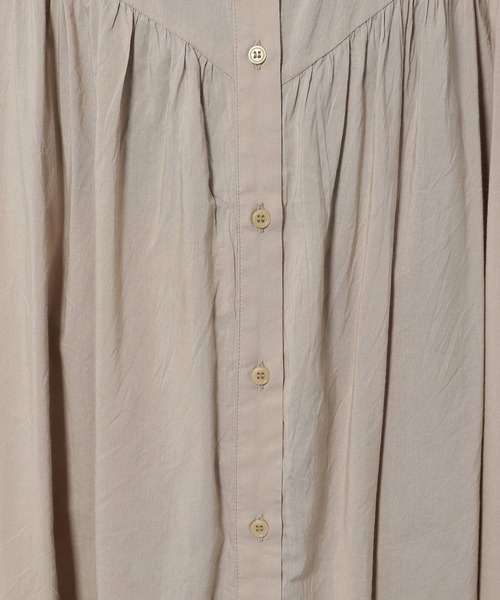 LAKOLE（ラコレ）の「シェブロンヨークギャザーワンピース / 219694（シャツワンピース・レディース・カーキ/オフホワイト/サンドグレー・SMALL/MEDIUM）」の20枚目の写真