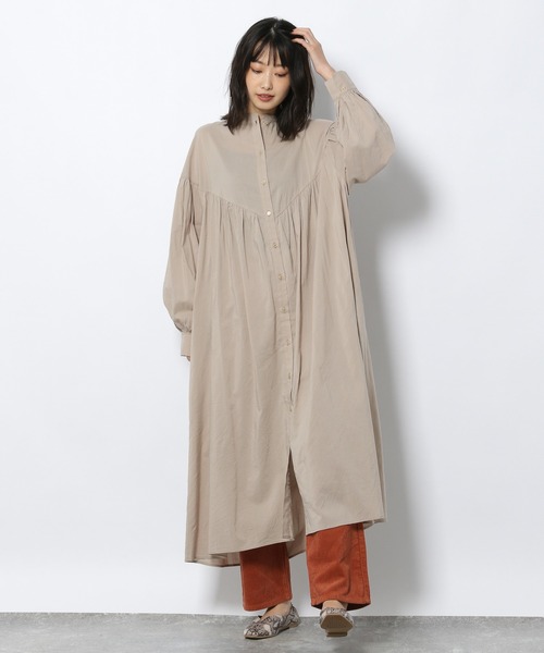 LAKOLE（ラコレ）の「シェブロンヨークギャザーワンピース / 219694（シャツワンピース・レディース・カーキ/オフホワイト/サンドグレー・SMALL/MEDIUM）」の14枚目の写真