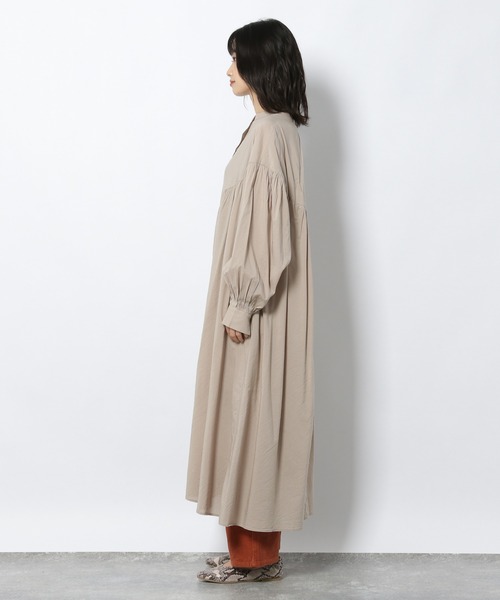 LAKOLE（ラコレ）の「シェブロンヨークギャザーワンピース / 219694（シャツワンピース・レディース・カーキ/オフホワイト/サンドグレー・SMALL/MEDIUM）」の19枚目の写真