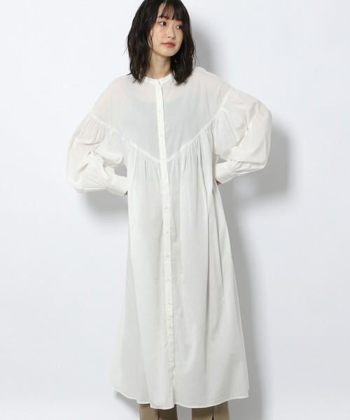 LAKOLE（ラコレ）の「シェブロンヨークギャザーワンピース / 219694（シャツワンピース・レディース・カーキ/オフホワイト/サンドグレー・SMALL/MEDIUM）」の9枚目の写真