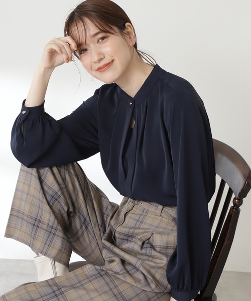 N.（N. Natural Beauty Basic）（エヌエヌナチュラルビューティーベーシック）の「≪◆スタンドカラーフロントタックブラウス≫（シャツ/ブラウス・レディース・チャコールグレー/オフホワイト/ネイビー/グリーン/ブルー・MEDIUM）」の5枚目の写真