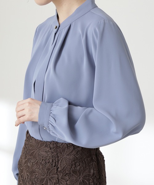 N.（N. Natural Beauty Basic）（エヌエヌナチュラルビューティーベーシック）の「≪◆スタンドカラーフロントタックブラウス≫（シャツ/ブラウス・レディース・チャコールグレー/オフホワイト/ネイビー/グリーン/ブルー・MEDIUM）」の7枚目の写真