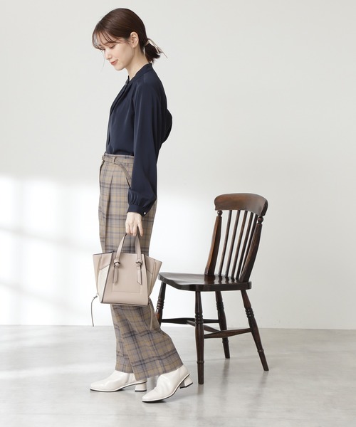 N.（N. Natural Beauty Basic）（エヌエヌナチュラルビューティーベーシック）の「≪◆スタンドカラーフロントタックブラウス≫（シャツ/ブラウス・レディース・チャコールグレー/オフホワイト/ネイビー/グリーン/ブルー・MEDIUM）」の10枚目の写真