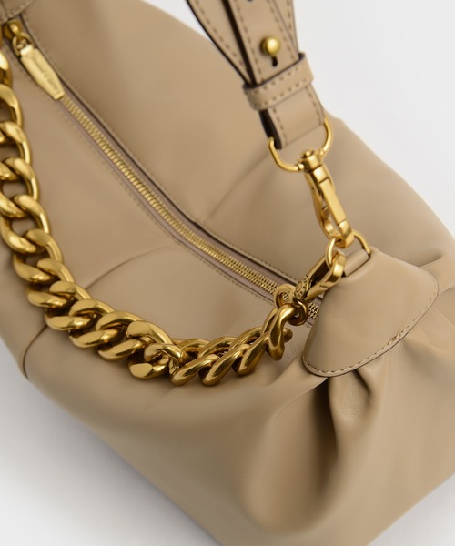 CHARLES & KEITH（チャールズ & キース）の「チャンキーチェーン リンクホーボーバッグ / Chunky Chain Link Hobo Bag（ショルダーバッグ・レディース・ブラック/オフホワイト/ブラウン系その他3・L）」の11枚目の写真