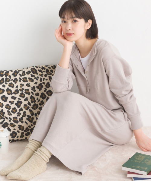 OMNES（オムネス）の「ハニカムストレッチワッフル切り替えヘンリーワンピース（ワンピース・レディース・ブルーグレー/ラベンダー/アイボリー/ブラック/ライトグレー・SMALL/MEDIUM）」の6枚目の写真