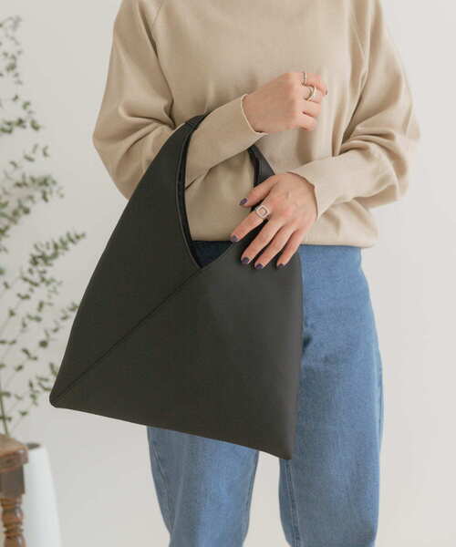 ITEMS URBANRESEARCH(アイテムズ アーバンリサーチ)の「PUトライアングルトート(トートバッグ・レディース・ブラック/グレー系その他・-)」の7枚目の写真