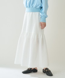 エンボスティアードスカート