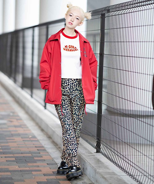 X-girl（エックスガール）の「X-GIRL FRIENDS CAROLINE DINER COACH JACKET（ナイロンジャケット・レディース・ブラック/レッド・ONE SIZE）」の8枚目の写真