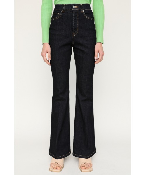 SLY（スライ）の「HW FLARE PT-A WITH ROICA（R）EF ハイウエスト フレア デニム パンツ（デニムパンツ・レディース・ブルー・24inch/25inch/26inch/23inch/22inch）」の3枚目の写真