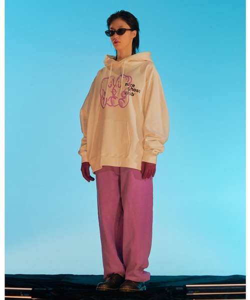 NICE GHOST CLUB(ナイスゴーストクラブ)の「A'GEM/9 × .kom『NICE GHOST CLUB/ナイスゴーストクラブ』GUMMY BEAR&LOGO HOODIE/グミベアデザイン プルオーバーパーカー(パーカー・レディース・ホワイト/ブラック/ライトグレー/グリーン・M/L)」の6枚目の写真