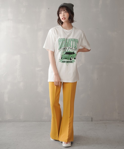 SPINNS(スピンズ)の「【ゆったりシルエット】CARプリントデザイン ビッグシルエットTシャツ(Tシャツ/カットソー・レディース・スミクロ/ブラック×パープル/オートミール/ホワイト×グリーン・ONESIZE)」の9枚目の写真