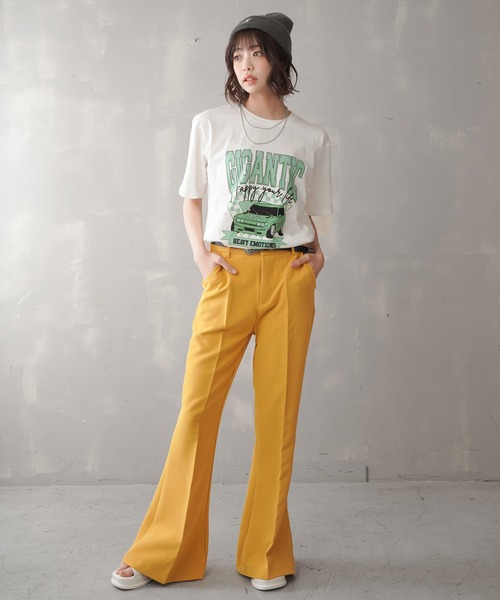 SPINNS(スピンズ)の「【ゆったりシルエット】CARプリントデザイン ビッグシルエットTシャツ(Tシャツ/カットソー・レディース・スミクロ/ブラック×パープル/オートミール/ホワイト×グリーン・ONESIZE)」の11枚目の写真