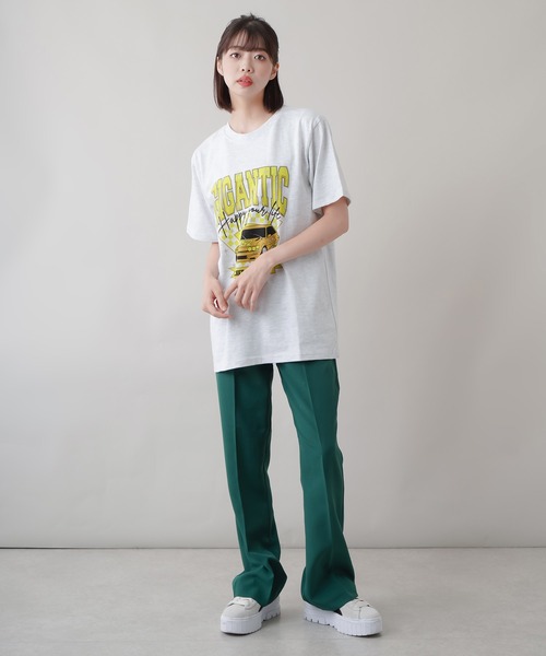 SPINNS(スピンズ)の「【ゆったりシルエット】CARプリントデザイン ビッグシルエットTシャツ(Tシャツ/カットソー・レディース・スミクロ/ブラック×パープル/オートミール/ホワイト×グリーン・ONESIZE)」の15枚目の写真