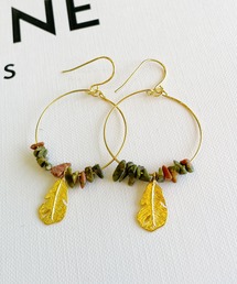 Meli rich（メリーリッチ）の「ストーン＆フェザーモチーフループピアス（ピアス（両耳用））」