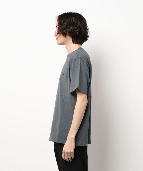 Lee（リー）の「【Lee】バックプリントＴシャツ（Tシャツ/カットソー・メンズ・ダークグレー・L/XL/M）」の2枚目の写真