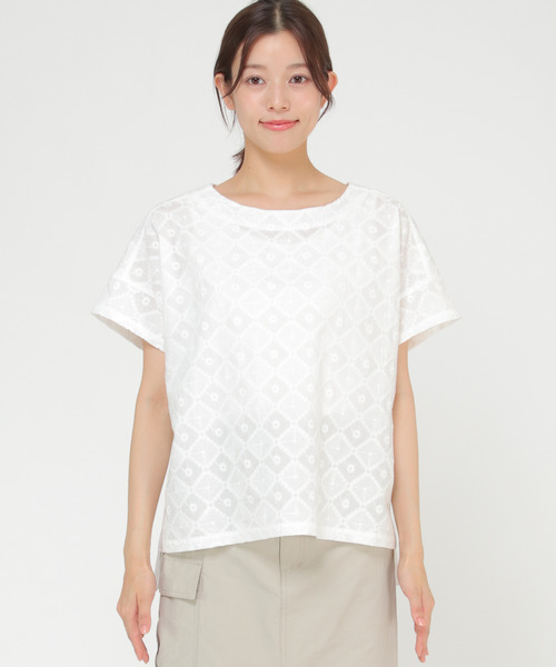 LBC(エルビーシー)の「ダイヤ幾何学刺繍ブラウス(シャツ/ブラウス・レディース・ホワイト/チャコールグレー/ダークグリーン/レッド・M/L)」の20枚目の写真