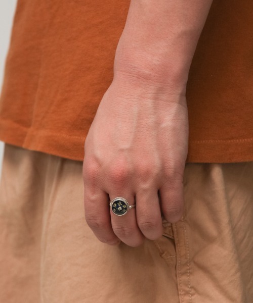 乱痴気（ランチキ）の「Wreath Ring（リング・メンズ・ホワイト/ブラック/ブルー/グリーン/クリア・8/9）」の7枚目の写真