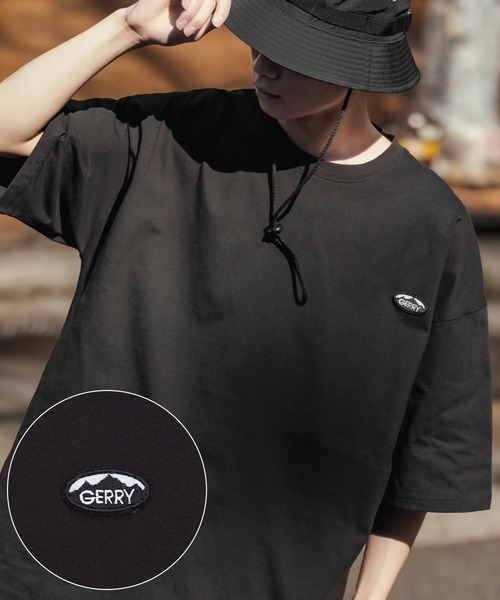 GERRY（ジェリー）の「【GERRY】別注 バックプリント/ワンポイント 刺しゅう 半袖Tシャツ（Tシャツ/カットソー・メンズ・ピンク/ブルー系その他/グレー系その他/C/グリーン系その他3/ホワイト系その他/グリーン系その他/ブラック系その他/グリーン系その他5/グリーン系その他4/イエロー/イエロー系その他2/イエロー系その他/B/ピンク系その他/グリーン系その他2/イエロー系その他3/A/D/グリーン/グレイッシュベージュ/グレー系その他2/グレー系その他3/グリーン系その他7/イエロー系その他5/ブラック/グリーン系その他6/イエロー系その他4/パープル/ホワイト/モスグリーン/セージグリーン/ブルー系その他2/ピンク系その他2/ブラック系/カーキ/ホワイト系/パープル系1/カーキ系/ホワイト系1/イエロー系その他6/グレー系1/グレー/ブルー/グレー系/ブラック系1/マスタード/ブルー系/パープル系/カーキ系1/ホワイト系2/グレー系2/ブラック系2/パープル系2/ブルー系2/カーキ系2/ブルー系1/ホワイト系4/カーキ系3/ブルー系3/ブラック系3/パープル系4/グレー系4/パープル系3/グレー系3/カーキ系4/ブルー系4/ブラック系4/ホワイト系3/カーキ系5/ブルー系5/ブラック系5/グレー系5/パープル系5/ホワイト系5・MEDIUM/LARGE/X-LARGE/SMALL）」の13枚目の写真