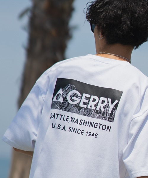 GERRY（ジェリー）の「【GERRY】別注 バックプリント/ワンポイント 刺しゅう 半袖Tシャツ（Tシャツ/カットソー・メンズ・ピンク/ブルー系その他/グレー系その他/C/グリーン系その他3/ホワイト系その他/グリーン系その他/ブラック系その他/グリーン系その他5/グリーン系その他4/イエロー/イエロー系その他2/イエロー系その他/B/ピンク系その他/グリーン系その他2/イエロー系その他3/A/D/グリーン/グレイッシュベージュ/グレー系その他2/グレー系その他3/グリーン系その他7/イエロー系その他5/ブラック/グリーン系その他6/イエロー系その他4/パープル/ホワイト/モスグリーン/セージグリーン/ブルー系その他2/ピンク系その他2/ブラック系/カーキ/ホワイト系/パープル系1/カーキ系/ホワイト系1/イエロー系その他6/グレー系1/グレー/ブルー/グレー系/ブラック系1/マスタード/ブルー系/パープル系/カーキ系1/ホワイト系2/グレー系2/ブラック系2/パープル系2/ブルー系2/カーキ系2/ブルー系1/ホワイト系4/カーキ系3/ブルー系3/ブラック系3/パープル系4/グレー系4/パープル系3/グレー系3/カーキ系4/ブルー系4/ブラック系4/ホワイト系3/カーキ系5/ブルー系5/ブラック系5/グレー系5/パープル系5/ホワイト系5・MEDIUM/LARGE/X-LARGE/SMALL）」の6枚目の写真