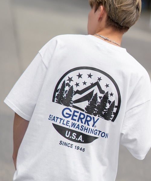 GERRY（ジェリー）の「【GERRY】別注 バックプリント/ワンポイント 刺しゅう 半袖Tシャツ（Tシャツ/カットソー・メンズ・ピンク/ブルー系その他/グレー系その他/C/グリーン系その他3/ホワイト系その他/グリーン系その他/ブラック系その他/グリーン系その他5/グリーン系その他4/イエロー/イエロー系その他2/イエロー系その他/B/ピンク系その他/グリーン系その他2/イエロー系その他3/A/D/グリーン/グレイッシュベージュ/グレー系その他2/グレー系その他3/グリーン系その他7/イエロー系その他5/ブラック/グリーン系その他6/イエロー系その他4/パープル/ホワイト/モスグリーン/セージグリーン/ブルー系その他2/ピンク系その他2/ブラック系/カーキ/ホワイト系/パープル系1/カーキ系/ホワイト系1/イエロー系その他6/グレー系1/グレー/ブルー/グレー系/ブラック系1/マスタード/ブルー系/パープル系/カーキ系1/ホワイト系2/グレー系2/ブラック系2/パープル系2/ブルー系2/カーキ系2/ブルー系1/ホワイト系4/カーキ系3/ブルー系3/ブラック系3/パープル系4/グレー系4/パープル系3/グレー系3/カーキ系4/ブルー系4/ブラック系4/ホワイト系3/カーキ系5/ブルー系5/ブラック系5/グレー系5/パープル系5/ホワイト系5・MEDIUM/LARGE/X-LARGE/SMALL）」の8枚目の写真