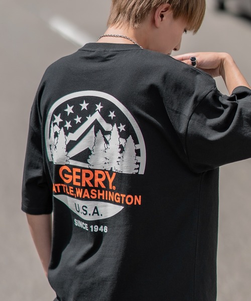 GERRY（ジェリー）の「【GERRY】別注 バックプリント/ワンポイント 刺しゅう 半袖Tシャツ（Tシャツ/カットソー・メンズ・ピンク/ブルー系その他/グレー系その他/C/グリーン系その他3/ホワイト系その他/グリーン系その他/ブラック系その他/グリーン系その他5/グリーン系その他4/イエロー/イエロー系その他2/イエロー系その他/B/ピンク系その他/グリーン系その他2/イエロー系その他3/A/D/グリーン/グレイッシュベージュ/グレー系その他2/グレー系その他3/グリーン系その他7/イエロー系その他5/ブラック/グリーン系その他6/イエロー系その他4/パープル/ホワイト/モスグリーン/セージグリーン/ブルー系その他2/ピンク系その他2/ブラック系/カーキ/ホワイト系/パープル系1/カーキ系/ホワイト系1/イエロー系その他6/グレー系1/グレー/ブルー/グレー系/ブラック系1/マスタード/ブルー系/パープル系/カーキ系1/ホワイト系2/グレー系2/ブラック系2/パープル系2/ブルー系2/カーキ系2/ブルー系1/ホワイト系4/カーキ系3/ブルー系3/ブラック系3/パープル系4/グレー系4/パープル系3/グレー系3/カーキ系4/ブルー系4/ブラック系4/ホワイト系3/カーキ系5/ブルー系5/ブラック系5/グレー系5/パープル系5/ホワイト系5・MEDIUM/LARGE/X-LARGE/SMALL）」の16枚目の写真