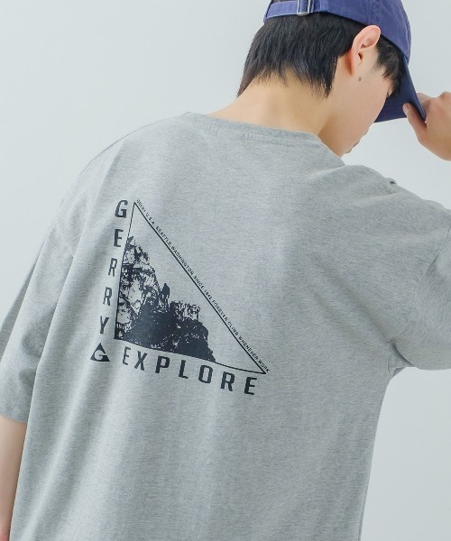 GERRY（ジェリー）の「【GERRY】別注 バックプリント/ワンポイント 刺しゅう 半袖Tシャツ（Tシャツ/カットソー・メンズ・ピンク/ブルー系その他/グレー系その他/C/グリーン系その他3/ホワイト系その他/グリーン系その他/ブラック系その他/グリーン系その他5/グリーン系その他4/イエロー/イエロー系その他2/イエロー系その他/B/ピンク系その他/グリーン系その他2/イエロー系その他3/A/D/グリーン/グレイッシュベージュ/グレー系その他2/グレー系その他3/グリーン系その他7/イエロー系その他5/ブラック/グリーン系その他6/イエロー系その他4/パープル/ホワイト/モスグリーン/セージグリーン/ブルー系その他2/ピンク系その他2/ブラック系/カーキ/ホワイト系/パープル系1/カーキ系/ホワイト系1/イエロー系その他6/グレー系1/グレー/ブルー/グレー系/ブラック系1/マスタード/ブルー系/パープル系/カーキ系1/ホワイト系2/グレー系2/ブラック系2/パープル系2/ブルー系2/カーキ系2/ブルー系1/ホワイト系4/カーキ系3/ブルー系3/ブラック系3/パープル系4/グレー系4/パープル系3/グレー系3/カーキ系4/ブルー系4/ブラック系4/ホワイト系3/カーキ系5/ブルー系5/ブラック系5/グレー系5/パープル系5/ホワイト系5・MEDIUM/LARGE/X-LARGE/SMALL）」の19枚目の写真