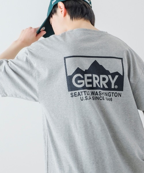 GERRY（ジェリー）の「【GERRY】別注 バックプリント/ワンポイント 刺しゅう 半袖Tシャツ（Tシャツ/カットソー・メンズ・ピンク/ブルー系その他/グレー系その他/C/グリーン系その他3/ホワイト系その他/グリーン系その他/ブラック系その他/グリーン系その他5/グリーン系その他4/イエロー/イエロー系その他2/イエロー系その他/B/ピンク系その他/グリーン系その他2/イエロー系その他3/A/D/グリーン/グレイッシュベージュ/グレー系その他2/グレー系その他3/グリーン系その他7/イエロー系その他5/ブラック/グリーン系その他6/イエロー系その他4/パープル/ホワイト/モスグリーン/セージグリーン/ブルー系その他2/ピンク系その他2/ブラック系/カーキ/ホワイト系/パープル系1/カーキ系/ホワイト系1/イエロー系その他6/グレー系1/グレー/ブルー/グレー系/ブラック系1/マスタード/ブルー系/パープル系/カーキ系1/ホワイト系2/グレー系2/ブラック系2/パープル系2/ブルー系2/カーキ系2/ブルー系1/ホワイト系4/カーキ系3/ブルー系3/ブラック系3/パープル系4/グレー系4/パープル系3/グレー系3/カーキ系4/ブルー系4/ブラック系4/ホワイト系3/カーキ系5/ブルー系5/ブラック系5/グレー系5/パープル系5/ホワイト系5・MEDIUM/LARGE/X-LARGE/SMALL）」の21枚目の写真
