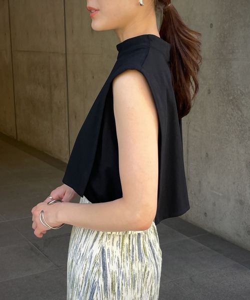 &g'aime（アンジェム）の「【&g’aime】ケープカットトップス（Tシャツ/カットソー・レディース・ブラック/モカ/グレイッシュベージュ・FREE）」の10枚目の写真