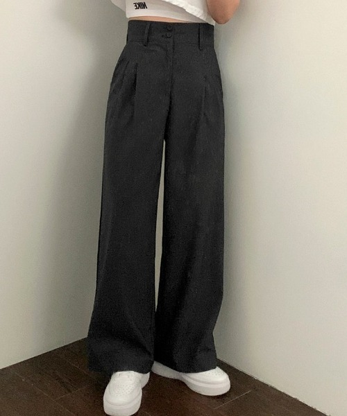 BEIDELLI（ベイデリー）の「[BELLIDE MADE] ピンタック2ボタンスラックス（スラックス・レディース・ブラック/チャコールグレー/ベージュ・MEDIUM/LARGE/SMALL）」の7枚目の写真