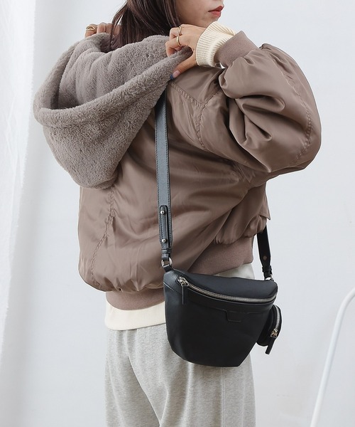 COLONY 2139(コロニートゥーワンスリーナイン)の「MA-1×ファーリバーシブルフード付ブルゾン(MA-1・レディース・ブラック/グレイッシュベージュ/カーキ・MEDIUM/LARGE/SMALL)」の22枚目の写真