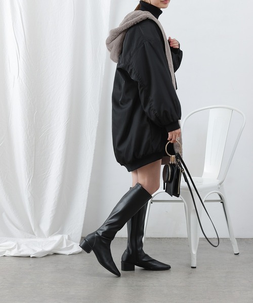 COLONY 2139(コロニートゥーワンスリーナイン)の「MA-1×ファーリバーシブルフード付ブルゾン(MA-1・レディース・ブラック/グレイッシュベージュ/カーキ・MEDIUM/LARGE/SMALL)」の9枚目の写真