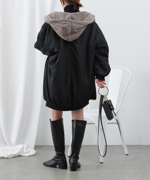 COLONY 2139(コロニートゥーワンスリーナイン)の「MA-1×ファーリバーシブルフード付ブルゾン(MA-1・レディース・ブラック/グレイッシュベージュ/カーキ・MEDIUM/LARGE/SMALL)」の10枚目の写真