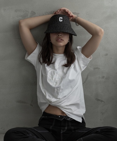 ROGER AND RAW（ロジャーアンドロウ）の「Embroidery T（Tシャツ/カットソー・レディース・ホワイト/ブラック/グリーン・MEDIUM）」の2枚目の写真