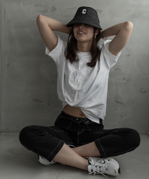 ROGER AND RAW（ロジャーアンドロウ）の「Embroidery T（Tシャツ/カットソー・レディース・ホワイト/ブラック/グリーン・MEDIUM）」の15枚目の写真