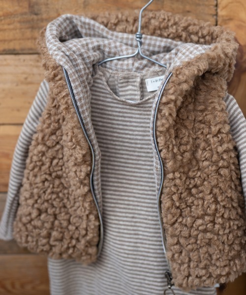 1 + in the family（ワンモア イン ザ ファミリー）の「1+ in the family / ボア フーディー ベスト（ベスト・キッズ・グレー/キャメル・12M/18M/24M/36M/48M）」の8枚目の写真