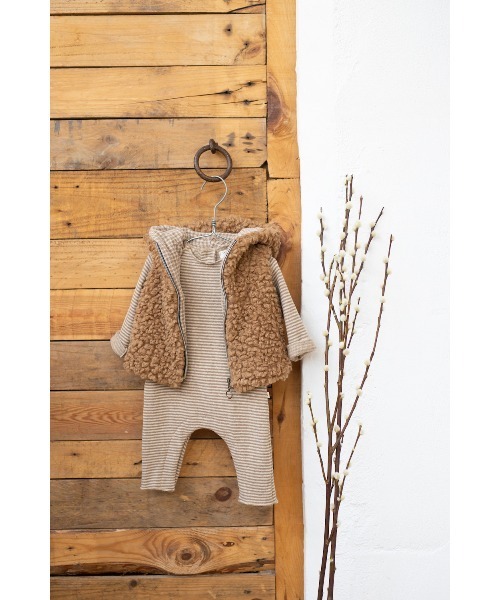 1 + in the family（ワンモア イン ザ ファミリー）の「1+ in the family / ボア フーディー ベスト（ベスト・キッズ・グレー/キャメル・12M/18M/24M/36M/48M）」の4枚目の写真