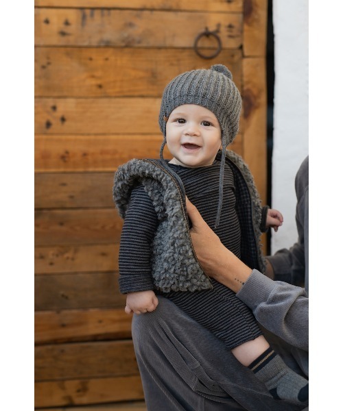 1 + in the family（ワンモア イン ザ ファミリー）の「1+ in the family / ボア フーディー ベスト（ベスト・キッズ・グレー/キャメル・12M/18M/24M/36M/48M）」の5枚目の写真