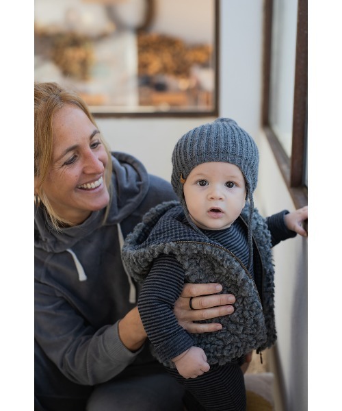 1 + in the family（ワンモア イン ザ ファミリー）の「1+ in the family / ボア フーディー ベスト（ベスト・キッズ・グレー/キャメル・12M/18M/24M/36M/48M）」の9枚目の写真