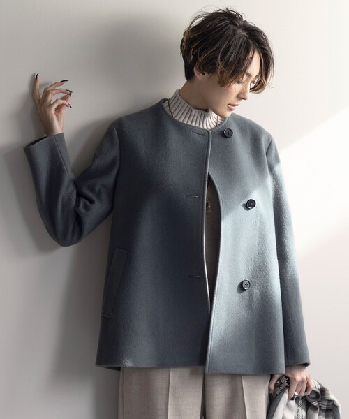 J.PRESS(ジェイプレス)の「ショートビーバー ノーカラーコート(ノーカラーコート・レディース・ライトグレー系/ベージュ系/ダルブルー系・T13/T15)」の3枚目の写真