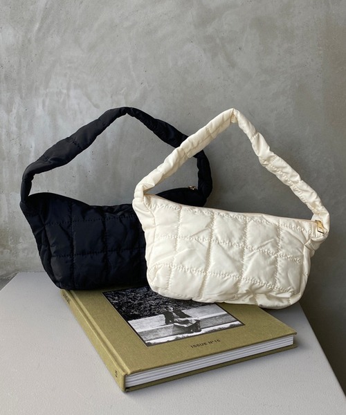 apres jour mignon（アプレジュールミニョン）の「【apresjour mignon×ARIAZ】コンパクトキルティングバッグ（ハンドバッグ・レディース・アイボリー/ブラック・ONESIZE）」の3枚目の写真