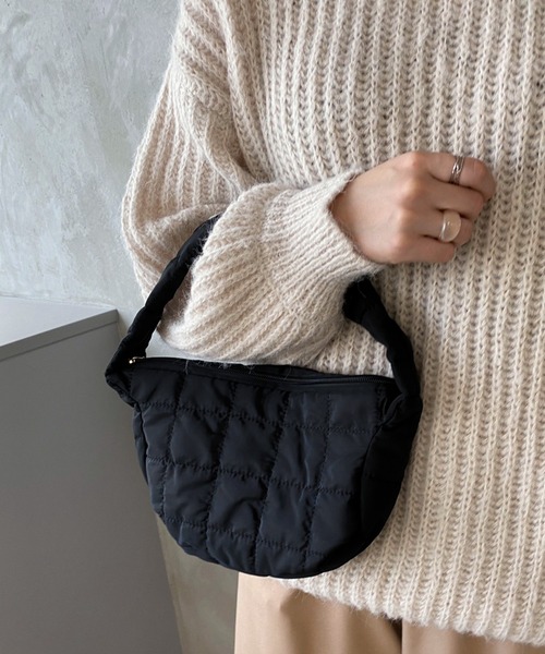 apres jour mignon（アプレジュールミニョン）の「【apresjour mignon×ARIAZ】コンパクトキルティングバッグ（ハンドバッグ・レディース・アイボリー/ブラック・ONESIZE）」の4枚目の写真