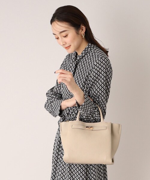 UNTITLED（アンタイトル）の「◆【セレモニー】ベルト付きソフトショルダー（ショルダーバッグ・レディース・ベージュ/ブラック・99）」の15枚目の写真