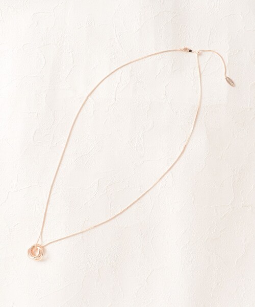 SHOO・LA・RUE（シューラルー）の「◆トリプルリングスライダーネックレス（ネックレス・レディース・ピンクゴールド/シルバー/ゴールド・00）」の4枚目の写真