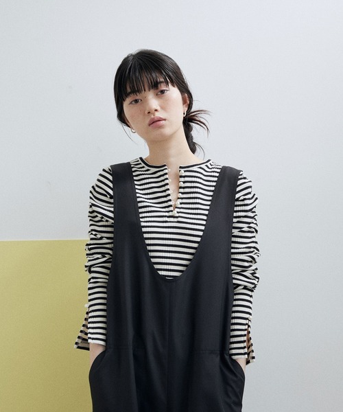 ADAM ET ROPE'（アダムエロペ）の「【サステナブル・WEB限定】パールボタンパフスリーブプルオーバー（その他トップス・レディース・ホワイト/ブラック/オフホワイト・FREE）」の3枚目の写真